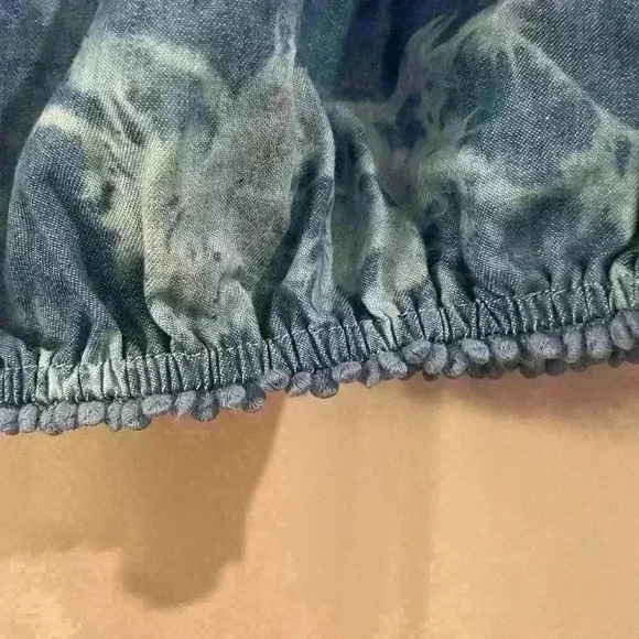 Women’s Blue Denim Lulus Crop Top - Picture 3 of 5